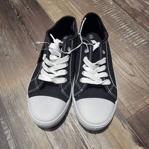 Ladie black and white sneakers !!!